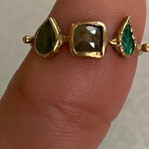 Dorette three green stone ring size 6